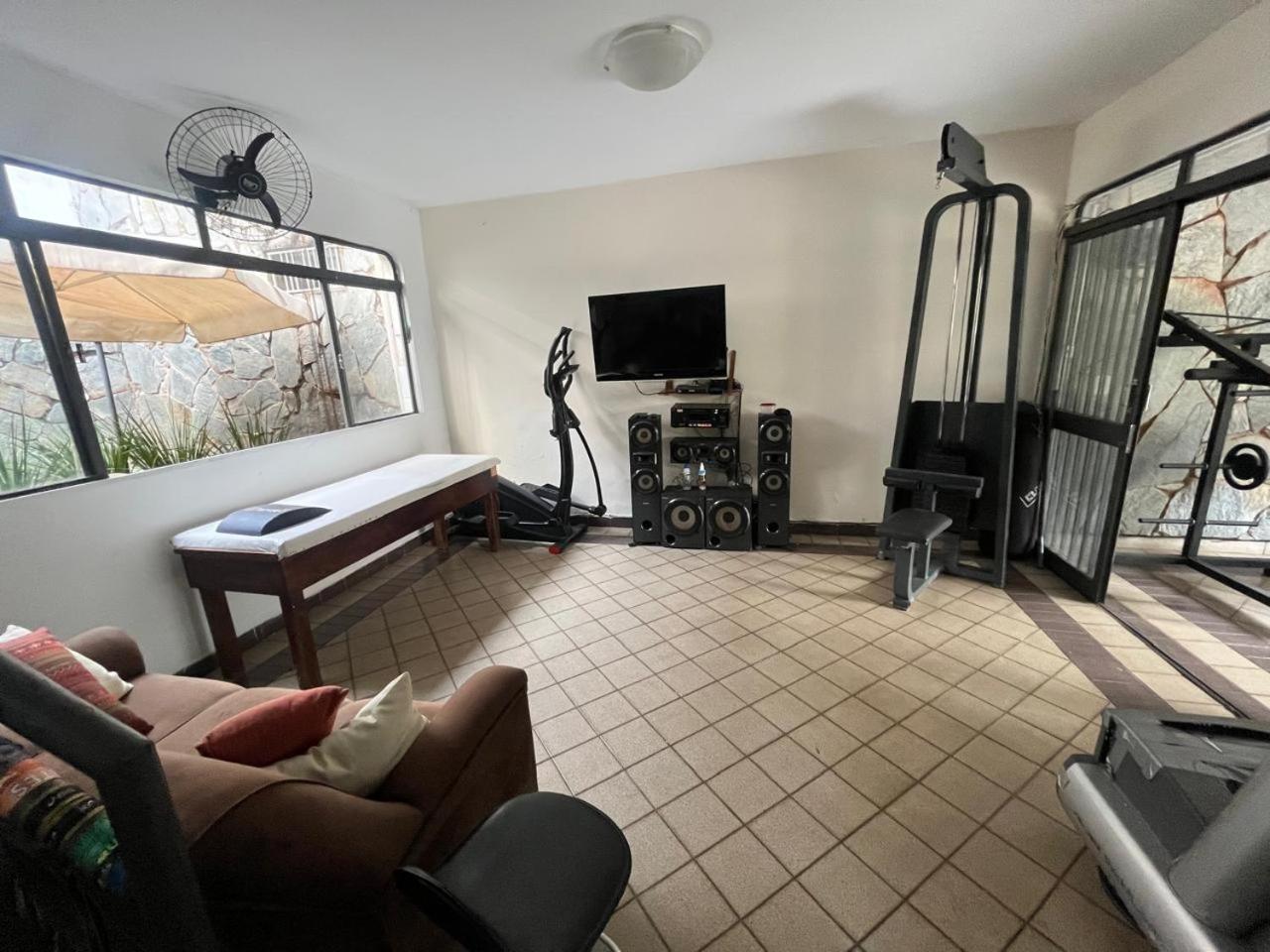 Casa Quintal Bueno! 5 Quartos Com Ar Split E Internet Ultra! Perto Do Melhor De Goiania! Marista Parques Areiao E Vaca Brava Hospital Premium Mater Dei Blue Fit Perdomo Goiania Shopping! Eksteriør bilde